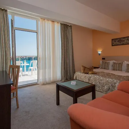 Hotel Selena 4*